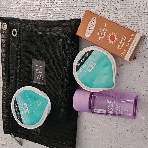 Clinique neutrogena clarins + 2 makeup bags - Picture 4 of 4